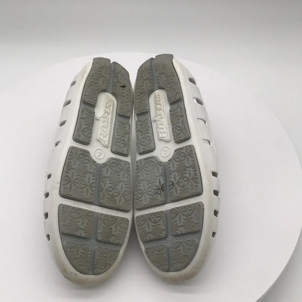 Floafers Kids White Slip On Shoes size 4 US